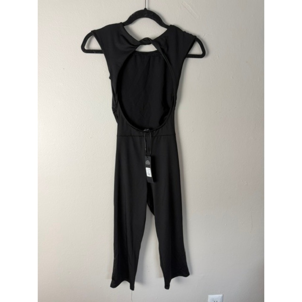 Fashion Nova Kelly Open Back Capri Jumpsuit Black PJA8966 XS NWT - Picture 2 of 3